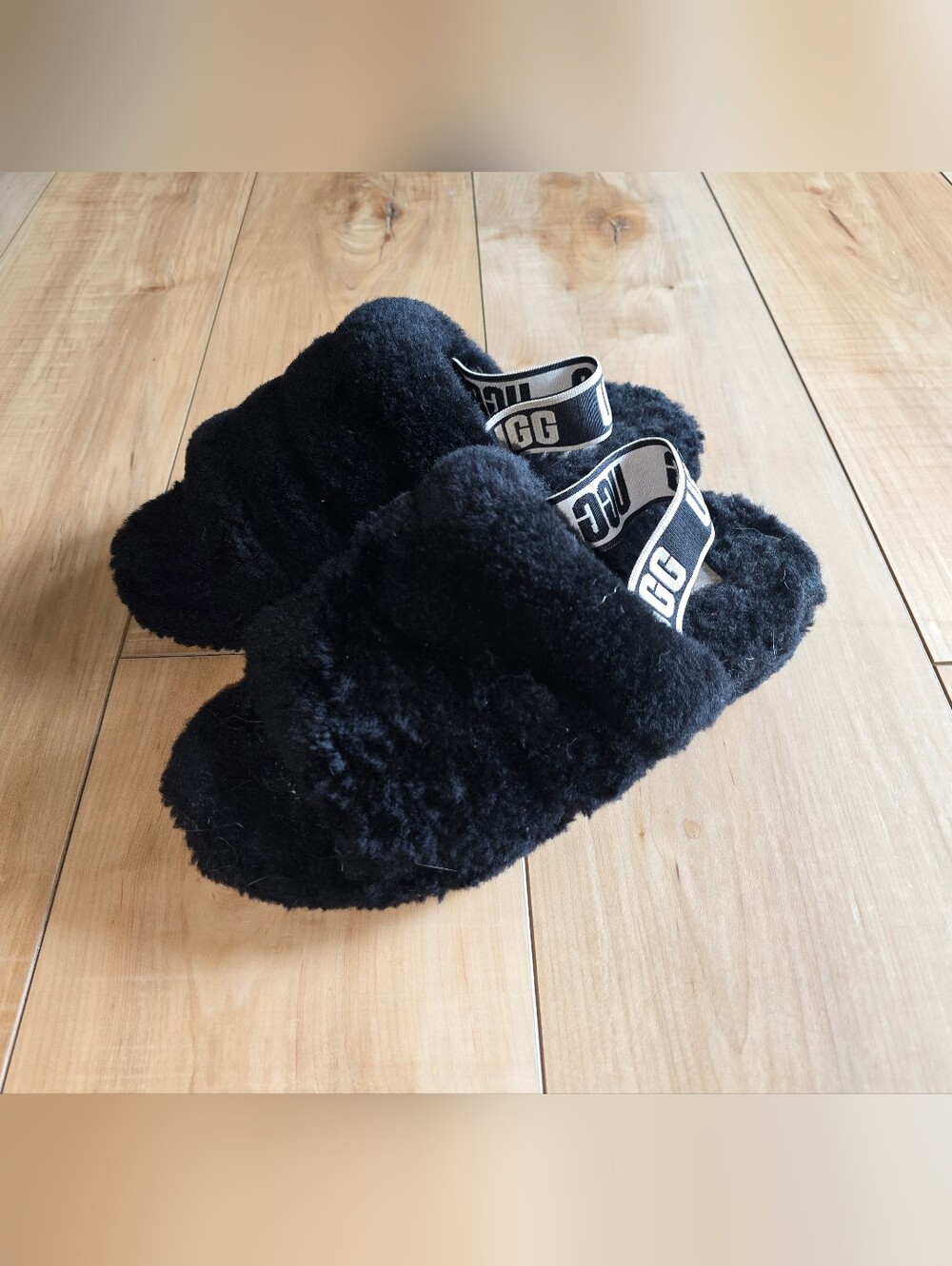 UGG UGGS Fluff Yeah Slippers Sz 8